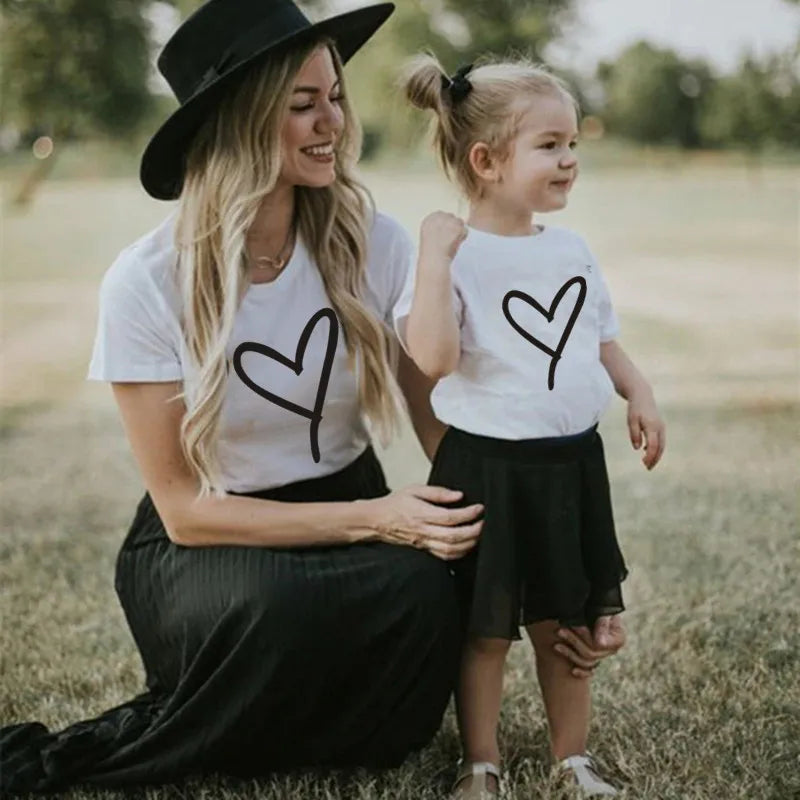 1PC Fashion Mommy and Me Heart Print Matching Tshirt Mom Daughter Dad and Son Family Look Clothes T Shirt Mother's Day Gift